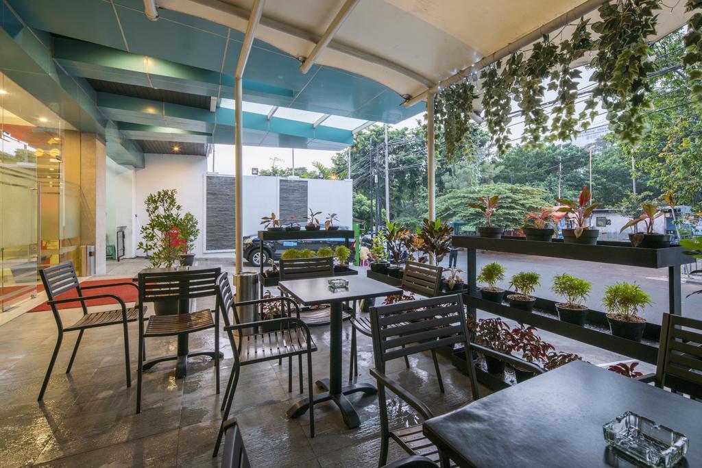 Hotel 88 Grogol Jakarta By Wh Exterior photo
