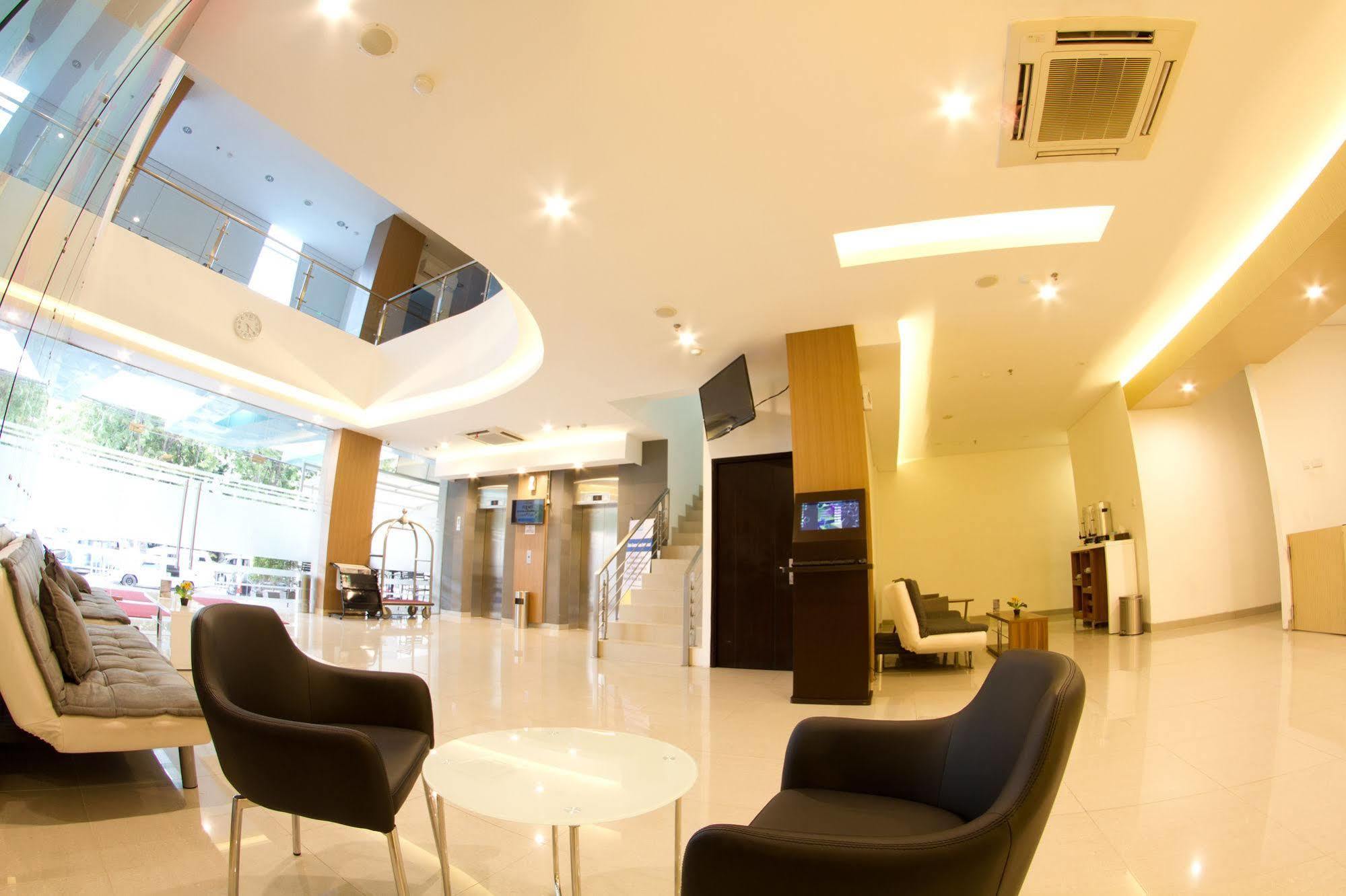 Hotel 88 Grogol Jakarta By Wh Exterior photo