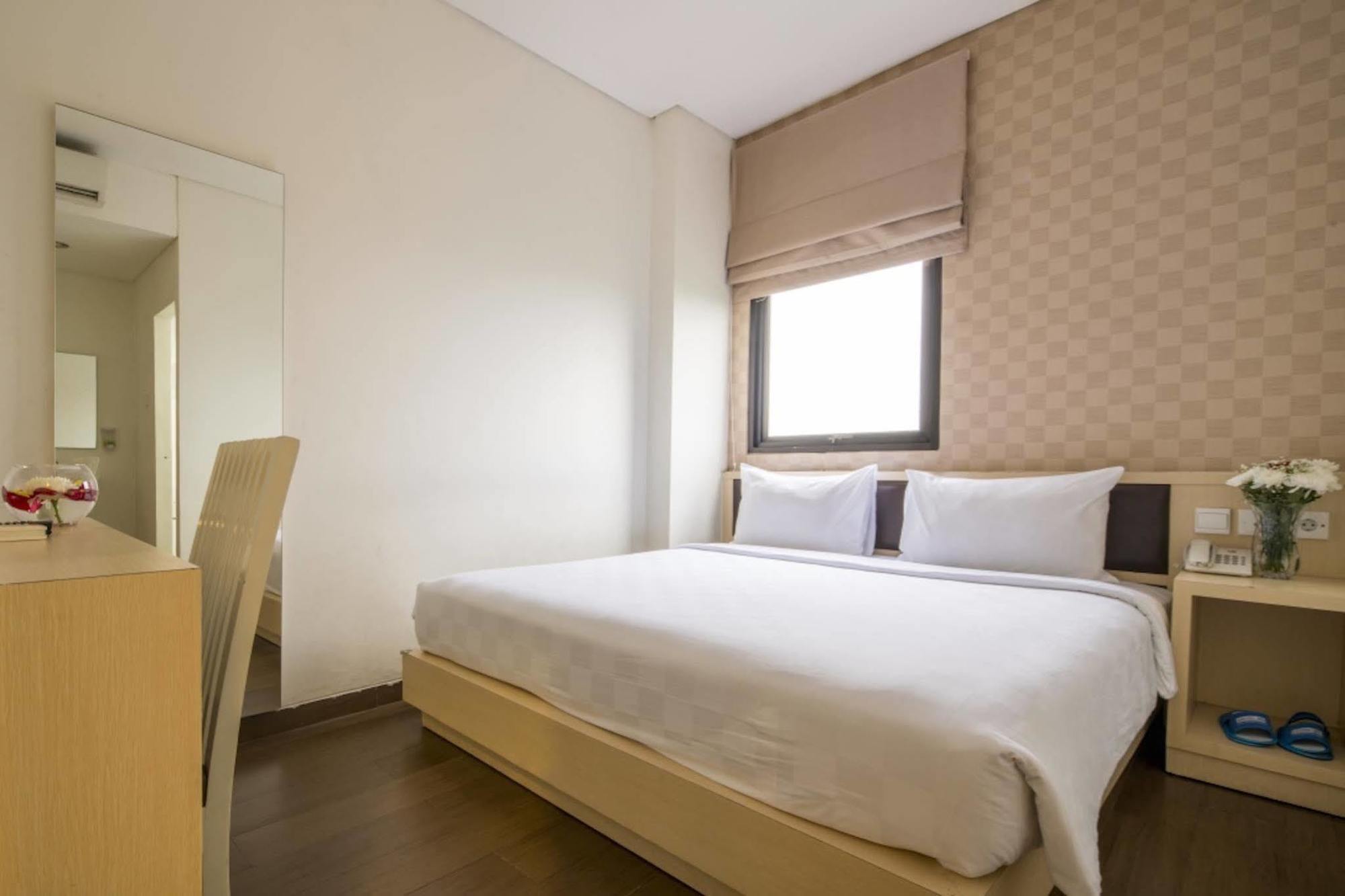 Hotel 88 Grogol Jakarta By Wh Exterior photo