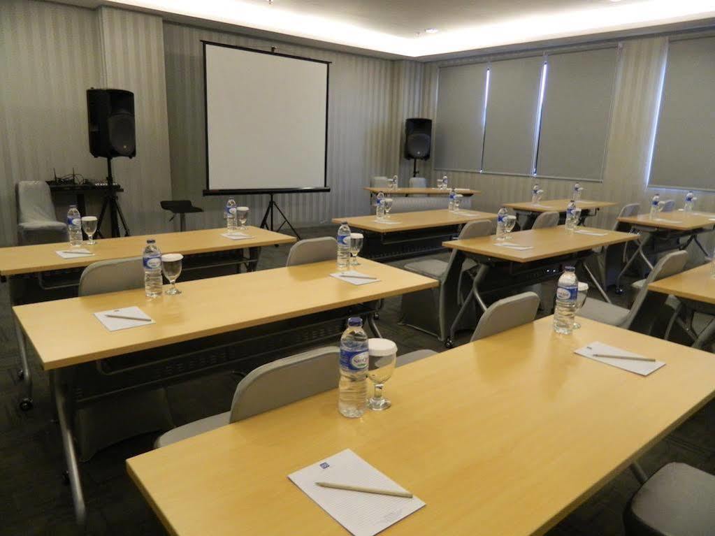 Hotel 88 Grogol Jakarta By Wh Exterior photo